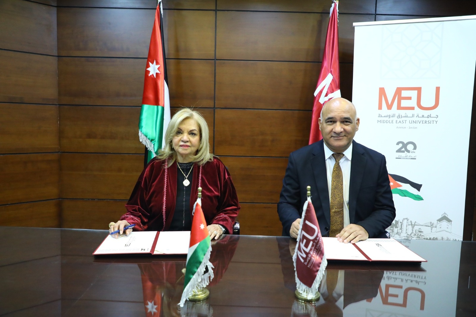 اتفاقية تعاون بين الشرق الأوسط وأكاديمية العقول النيّرة