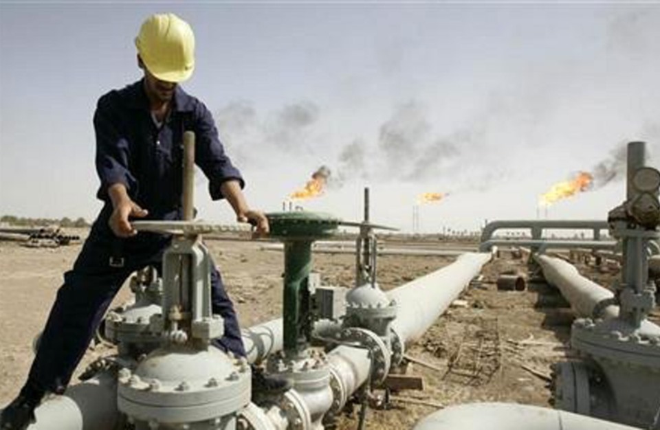 النفط ينخفض مع استعداد الأوروبي فرض حظر على الواردات الروسية