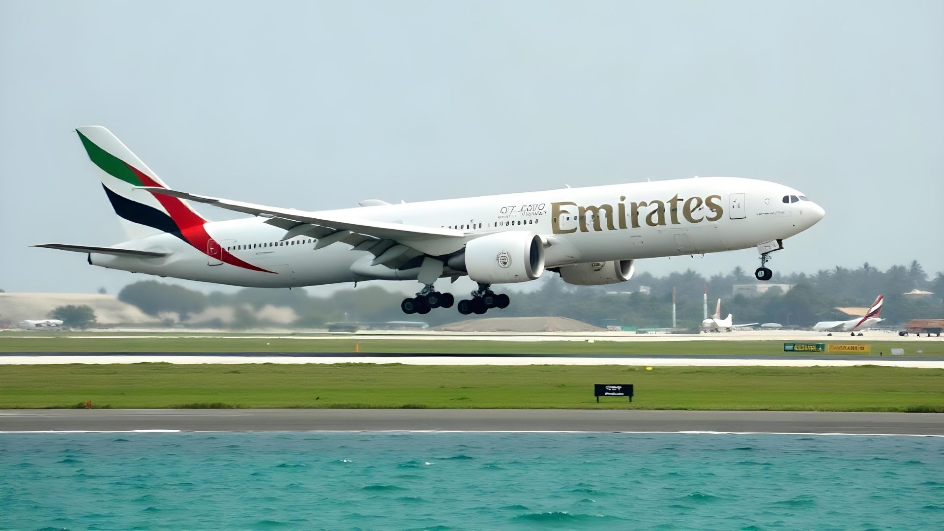 الإمارات: عودة حركة الطيران لطبيعتها بعد تعليق مؤقت