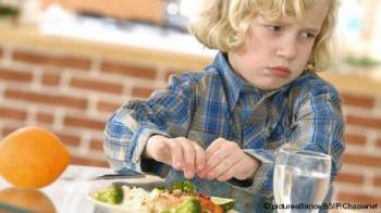 دراسة دنماركية تفُك شفرة رفض الأطفال للطعام الصحي!
