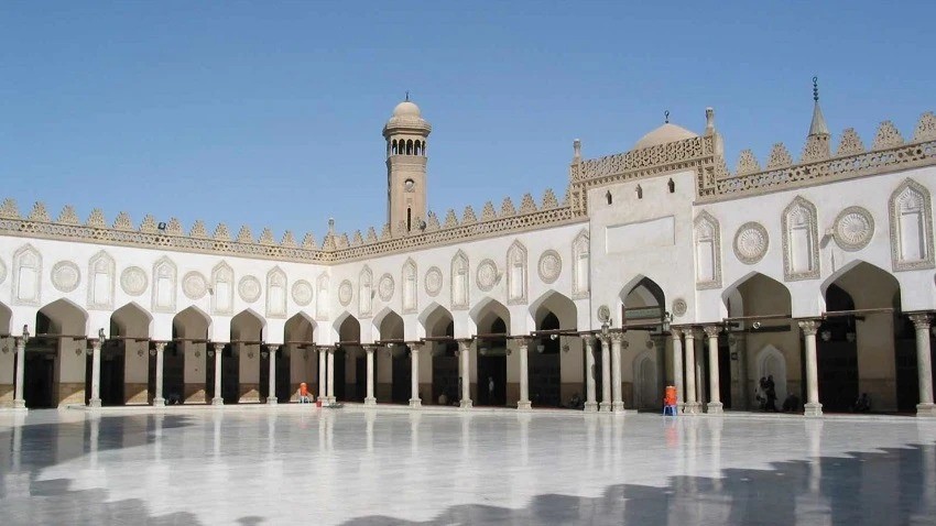 الأزهر يدين بشدة استهداف منشأة لتوزيع الكهرباء بالمدينة المنورة