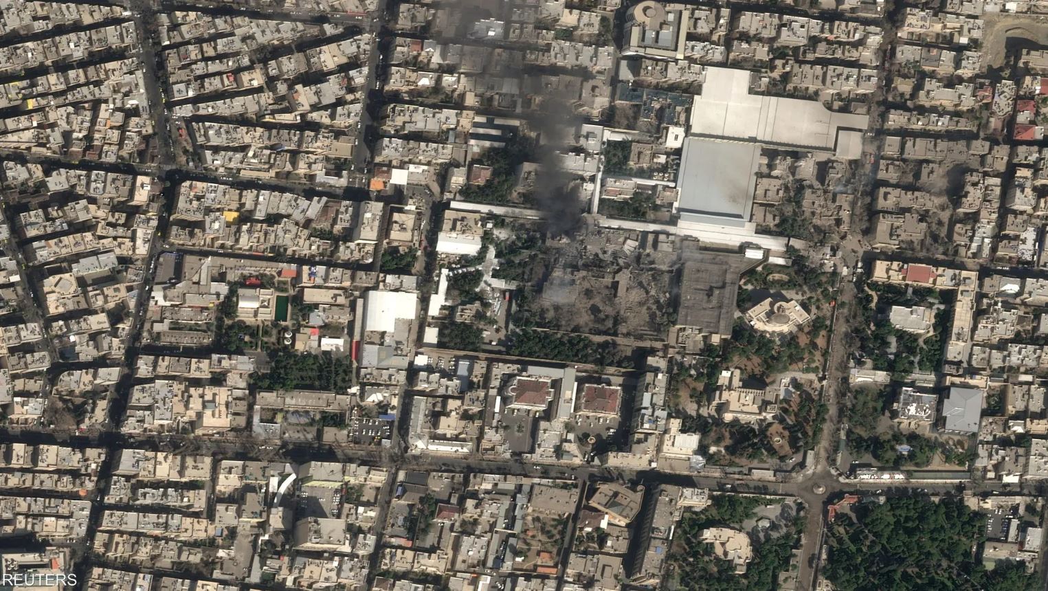 إعلام عبري: 30 قنبلة ألقيت على مقر خامنئي