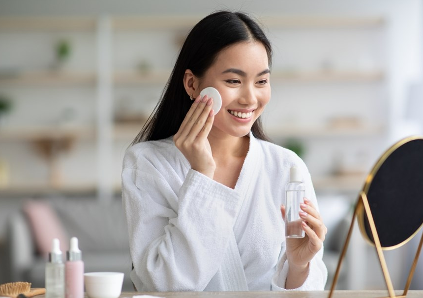 قائمة العناية بالبشرة في أبريل ..  ما الذي تحتاج إليه بشرتكِ الآن؟ 