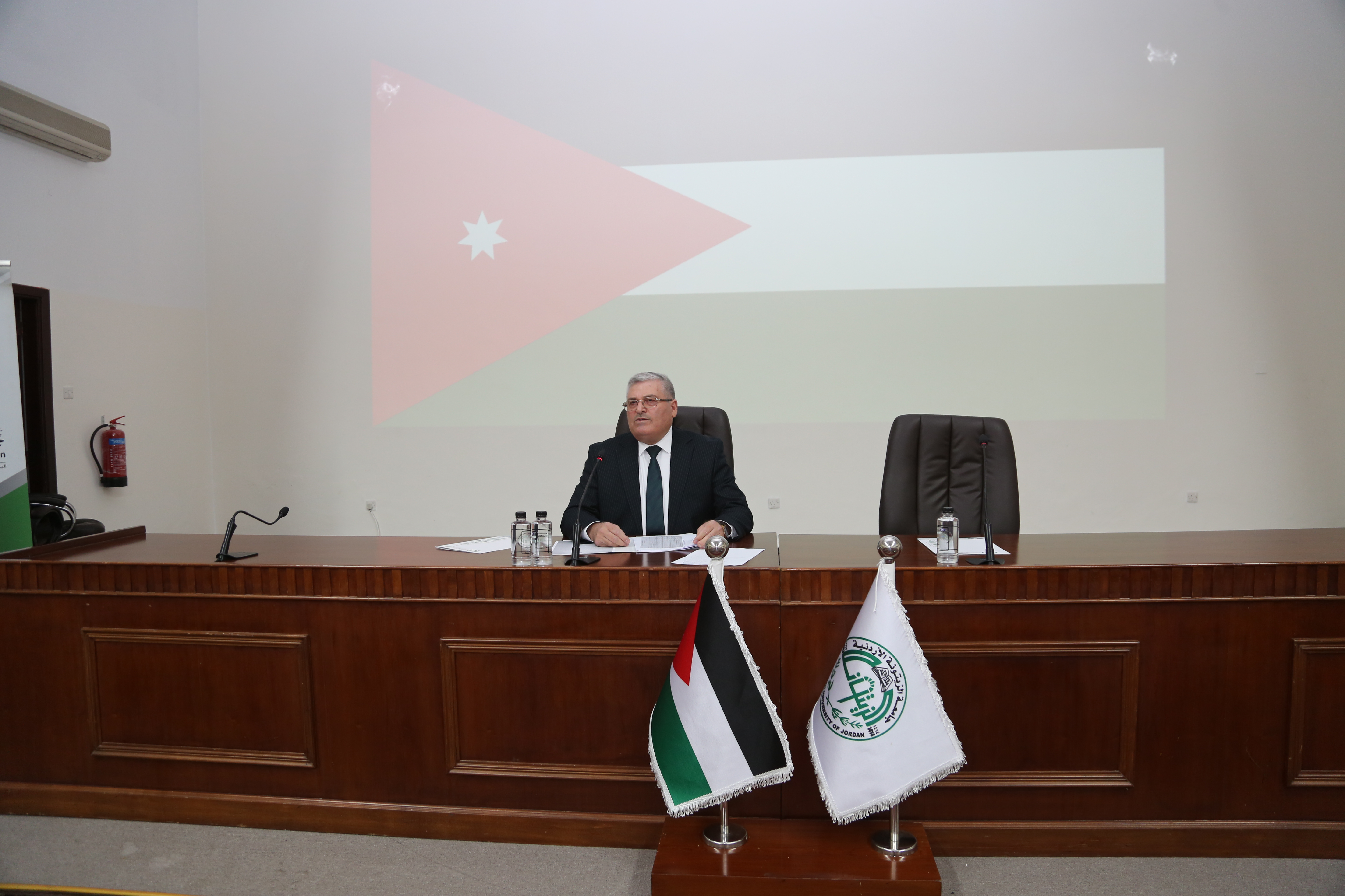 لقاء أكاديمي في كلية الأعمال بجامعة الزيتونة الأردنية يستعرض الإنجازات ويبحث سبل تطوير العملية التعليمية