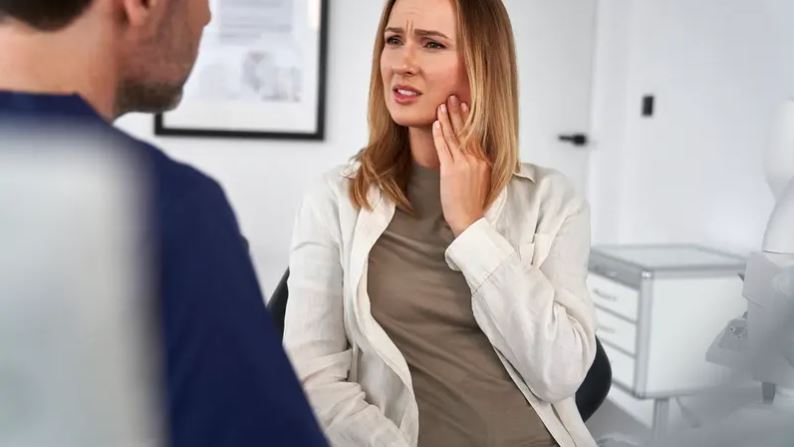 هل تطحن أسنانك؟ 3 أسئلة تكشف لك الأمر مبكرا