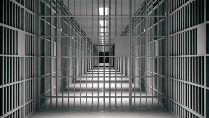 مكافحة الفساد: توقيف 3 أشخاص استولوا على 218 ألف دينار بحكم وظائفهم