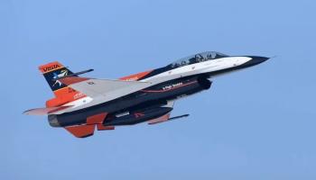 مناورة جوية بين طائرة أميركية مدعومة بالذكاء الاصطناعي ومقاتلة F-16
