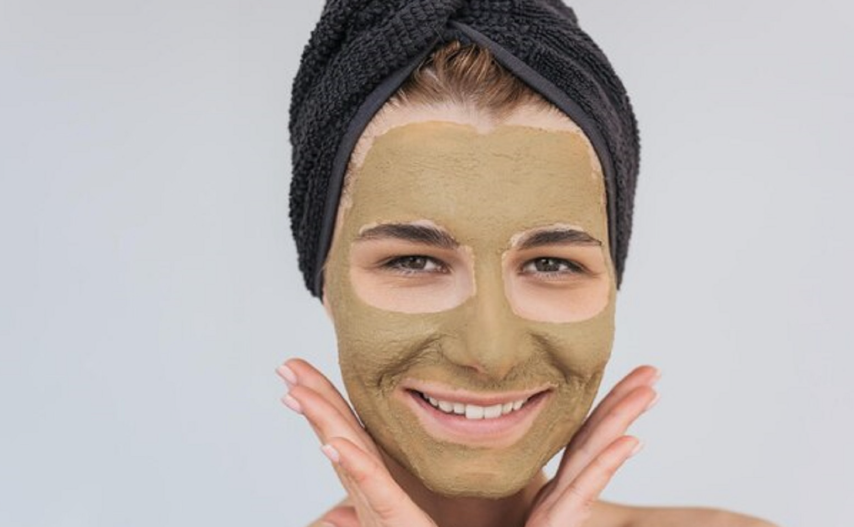 العناية بالبشرة الدهنية في رمضان ..  روتين متوازن يمنع اللمعان