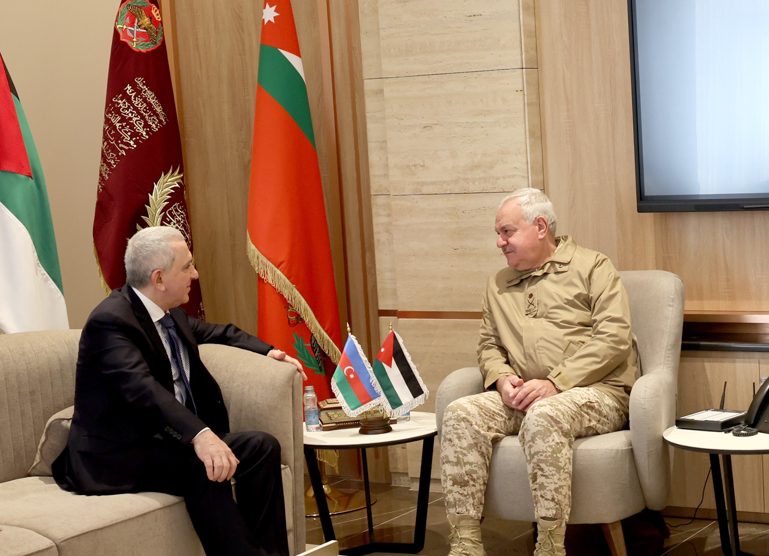 الحنيطي يبحث التعاون والتنسيق العسكري مع سفير أذربيجان 