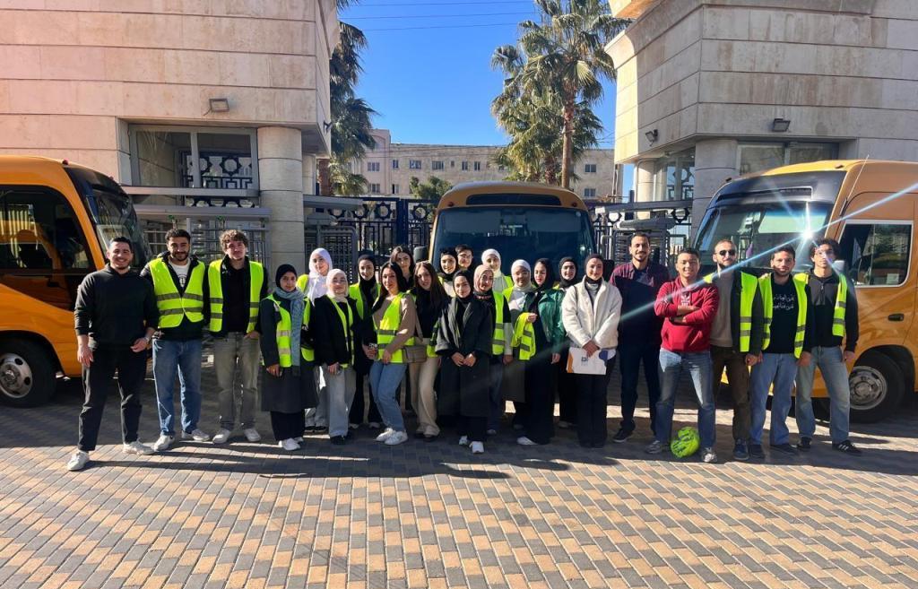 عمّان الأهلية تختتم الحملة الشتوية أمل ودفء في محافظة البلقاء  