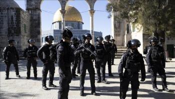 جيش الاحتلال والشاباك يحذران من تقييد دخول الفلسطينيين للأقصى