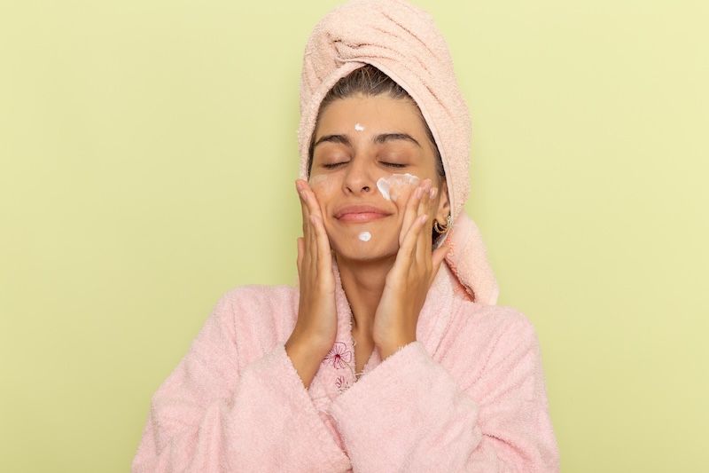 5 أخطاء ينصح الأطباء بتجنبها عند غسل الوجه