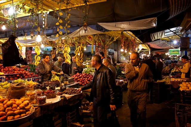 تجارة الأردن: وفرة في المواد الغذائية وحركة تسوق طبيعية