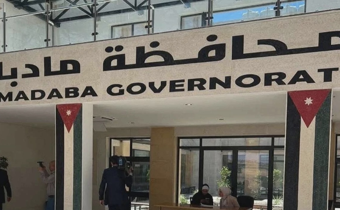 حافلات لنقل المواطنين مجانا إلى مقر محافظة مأدبا الجديد