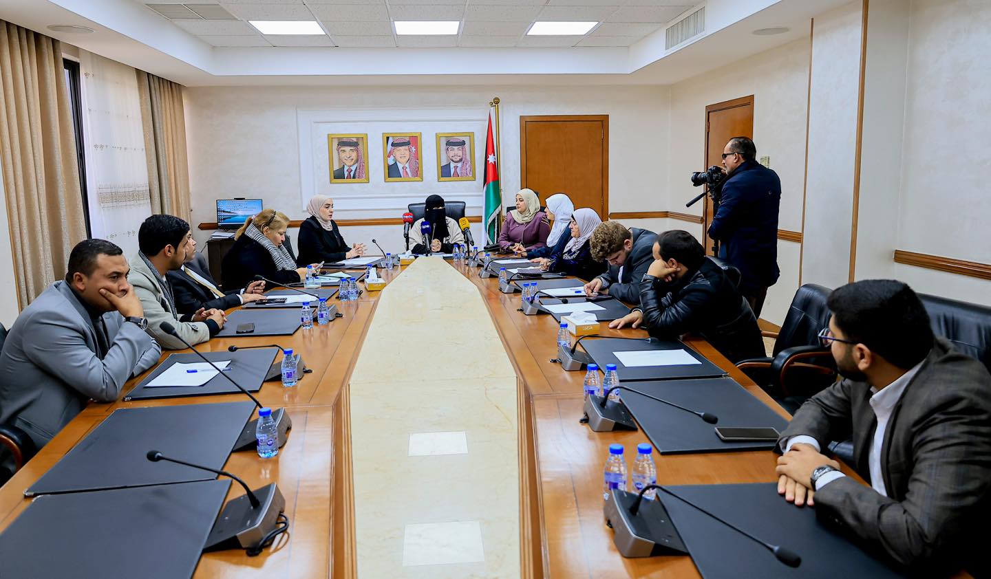 الأسرة النيابية تضع خطتها وتنتخب نائبا للرئيس ومقررا للجنة