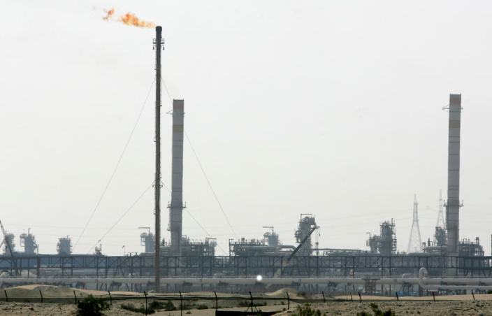 أبو ظبي: قتيل و 4 إصابات بحريقين اندلعا في منشآت حبشان للغاز 