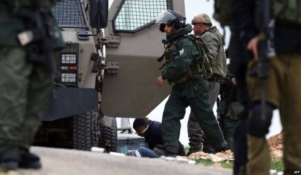 الاحتلال يعتقل 21 فلسطينيا بالضفة والقدس