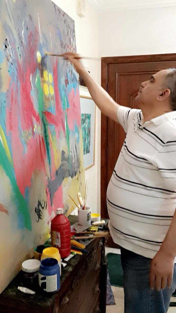 الفنان الناقد حسين دعسة يقف مع الفن والجمال من أجل الحياة