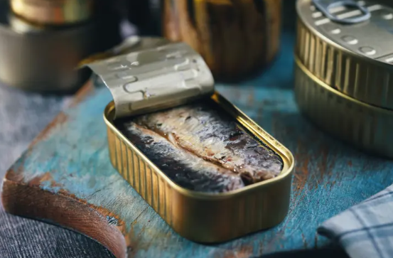 السردين والتونة ..  أيهما أفضل لصحة القلب والبروتين؟
