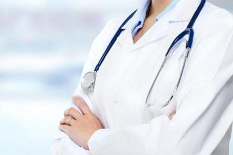 والد الطالبة ريتاج العرود يُطالب بالموافقة على استكمالها الطب أثناء العلاج