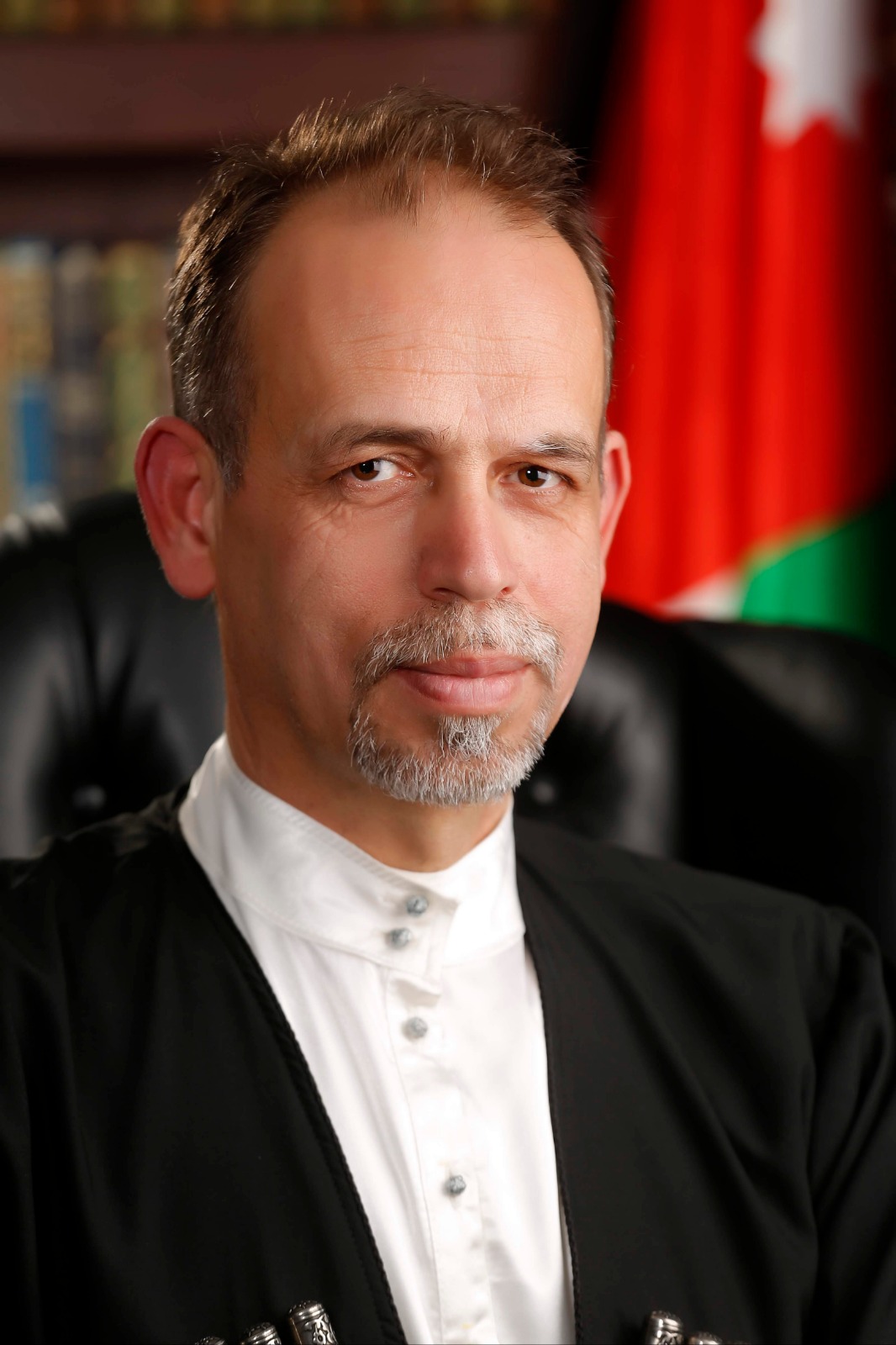 بين مطرقة اللجنة العسكرية وسندان التكليف الاسمي