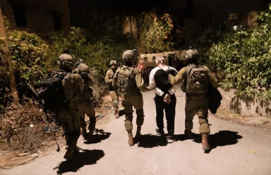 اعتقالات واسعة بالضفة واقتحامات متواصلة لـ الأقصى