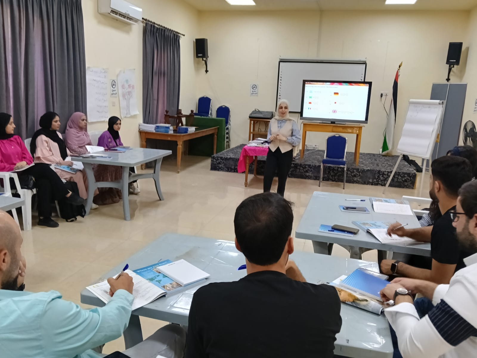 استمرار فعاليات برنامج اللغة الإنجليزية للباحثين عن عمل في مركز شباب الرمثا