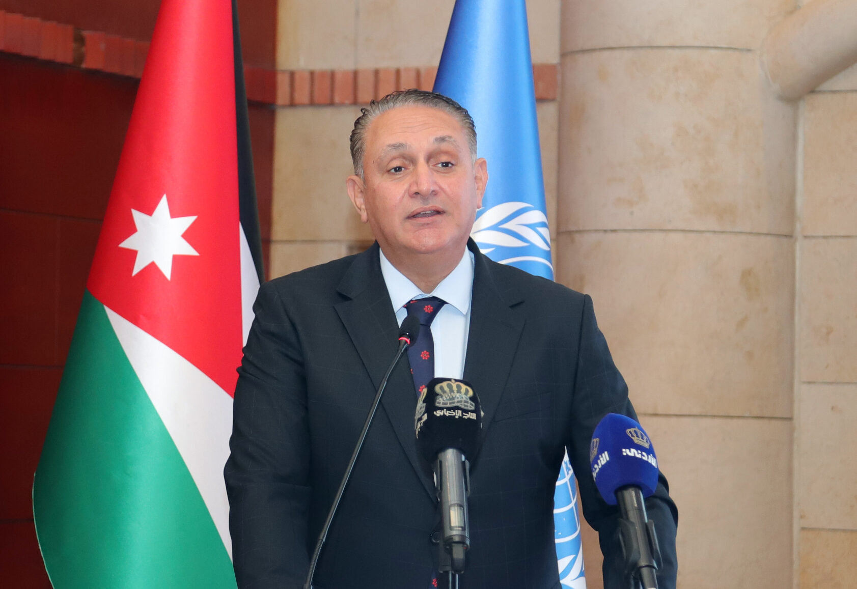 وزير البيئة يشارك بحملة نظافة في غابات وصفي التل