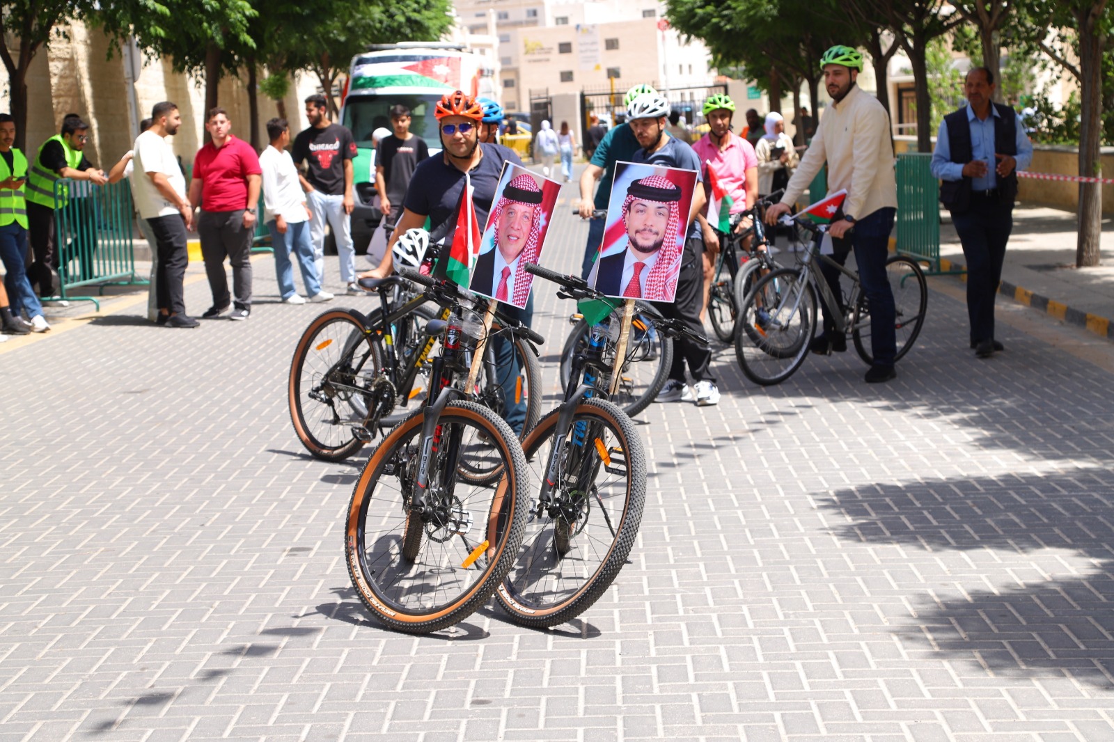 جامعة البترا تطلق مسيرة الدراجات الهوائية احتفالاً بعيد الاستقلال 