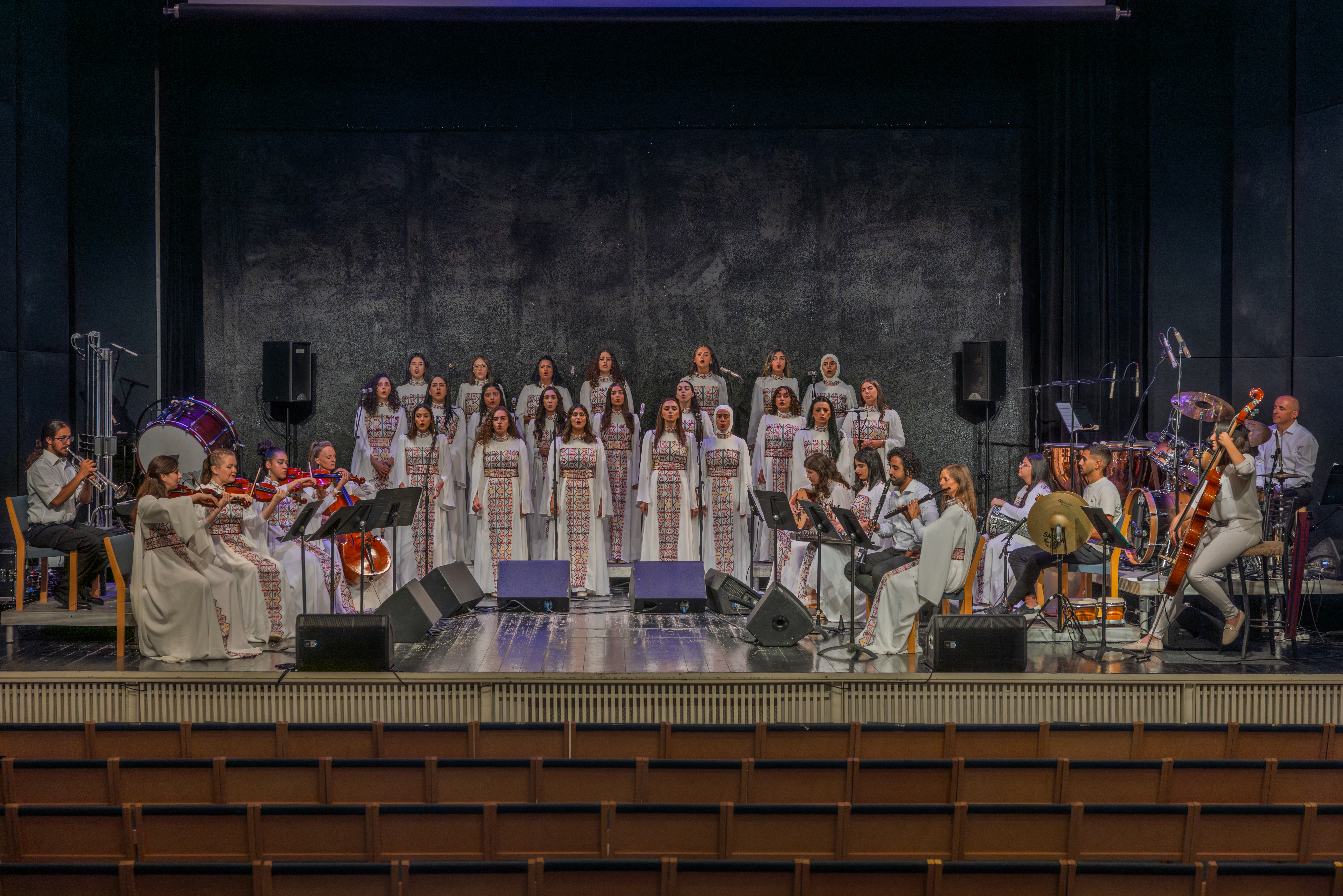 مسرح البلد يقدم فرقة بنات القدس في عرض نحن هنا بقيادة سهيل خوري