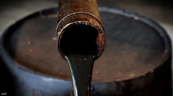 النفط يرتفع بعد هبوط مفاجئ لمخزونات الخام الأميركية