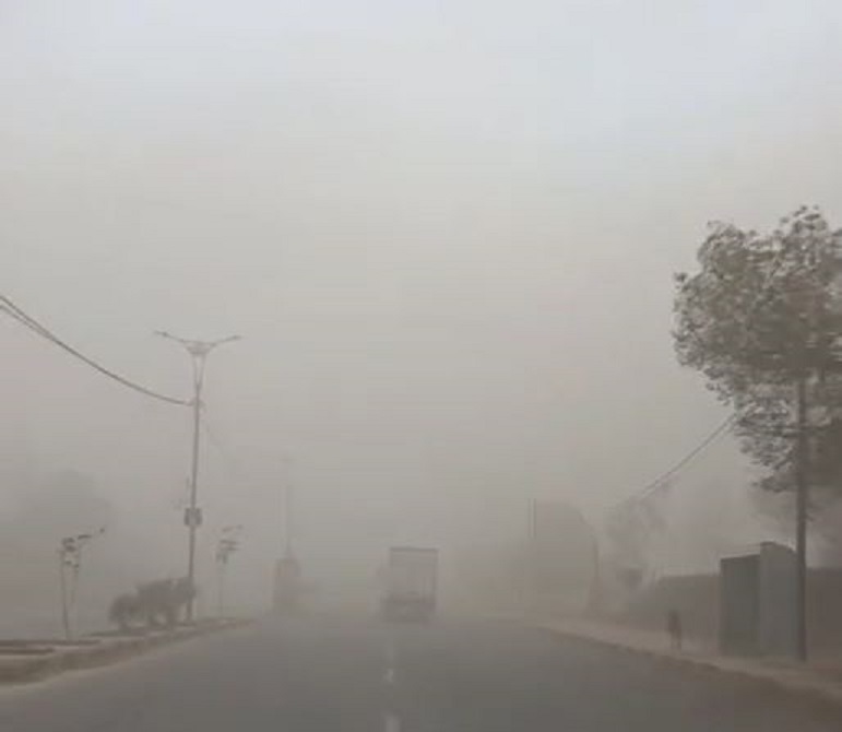 الغبار يعيق الرؤية الأفقية في المناطق الشرقية