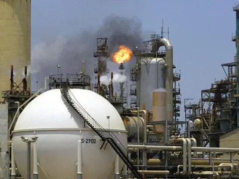 الطاقة الدولية تعرض مقترحات لتخفيف ضغوط أسعار النفط