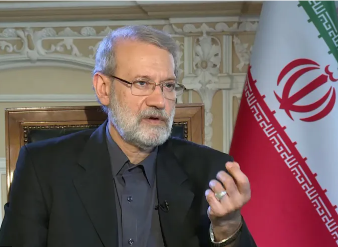 لاريجاني يصل مسقط بعد أيام من أولى جولات المفاوضات 