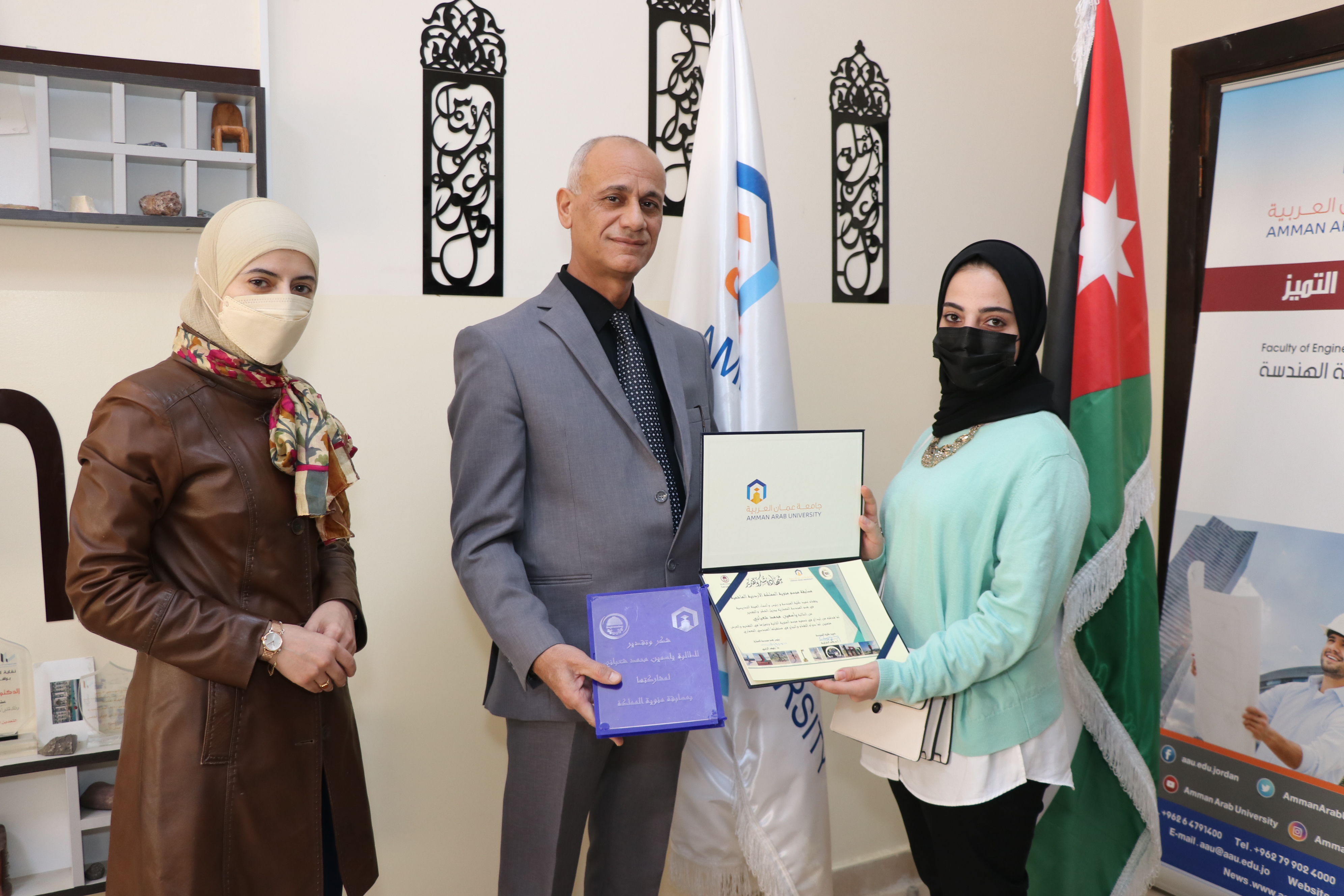 كلية الهندسة في عمان العربية تكرم مجموعة من الطلبة