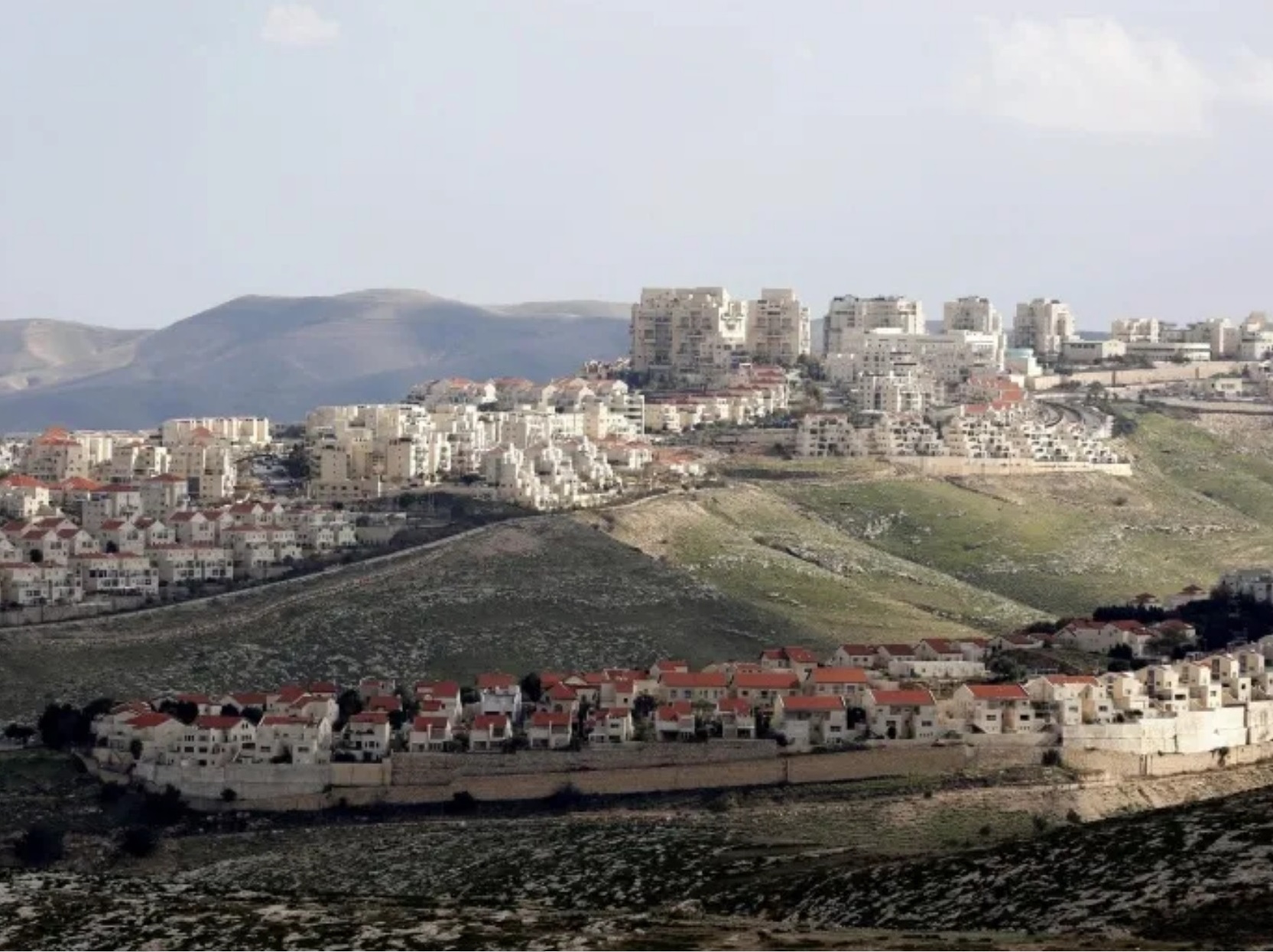عين على القدس يسلط الضوء على تسريع الاحتلال وتيرة الاستيطان بالضفة