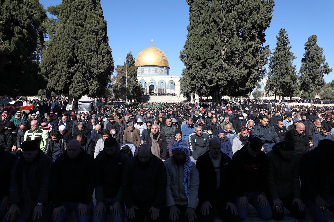 65 ألفا يؤدون صلاة الجمعة في المسجد الأقصى 