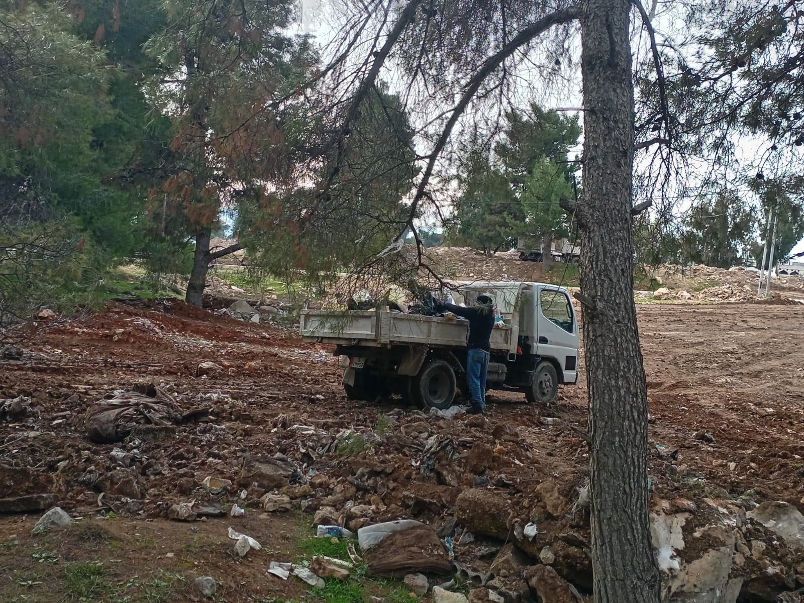 البيئة تنفذ حملة نظافة شاملة في لواء المعراض بجرش