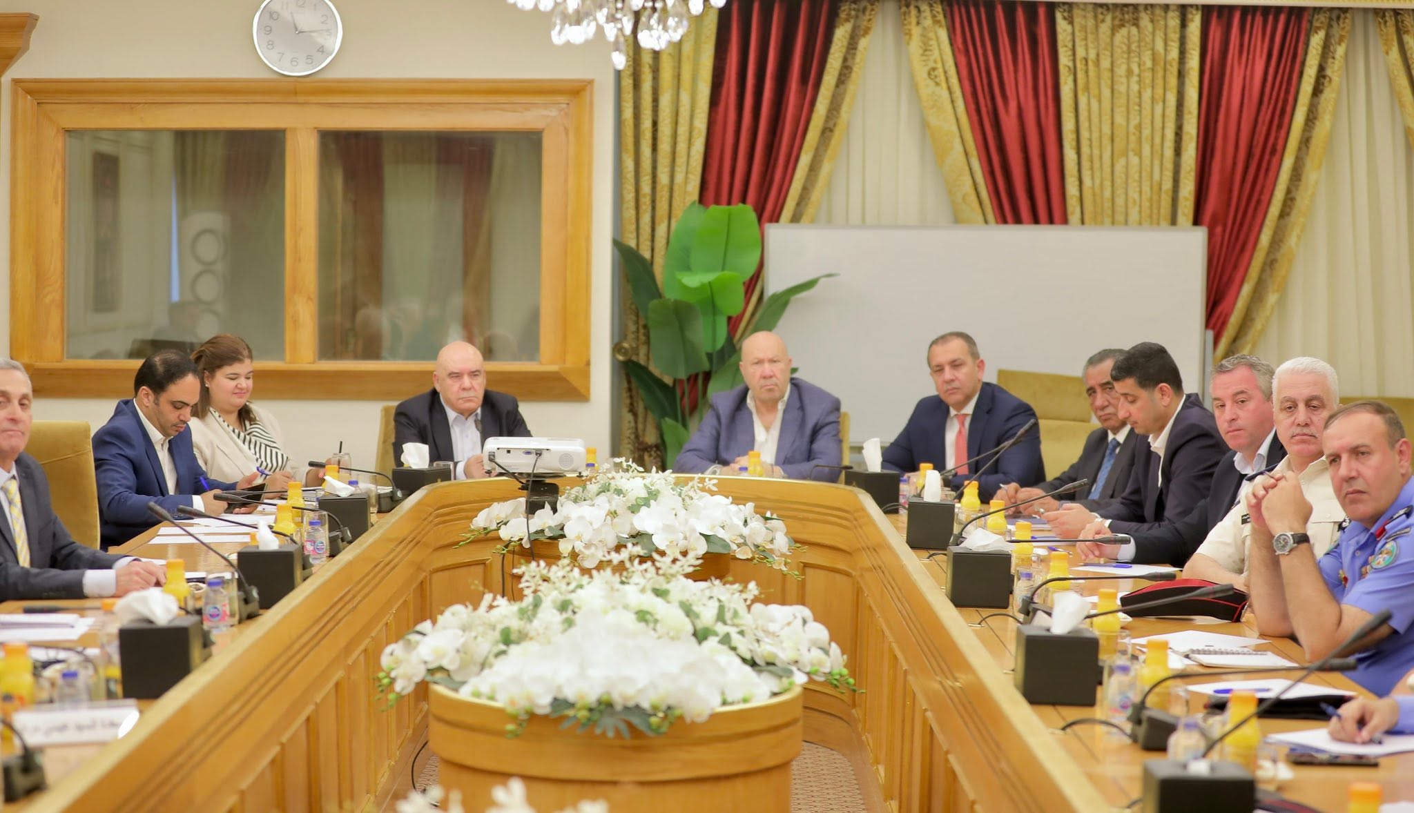سياحة الأعيان تطلع على الإجراءات المتبعة في المعابر والحدود