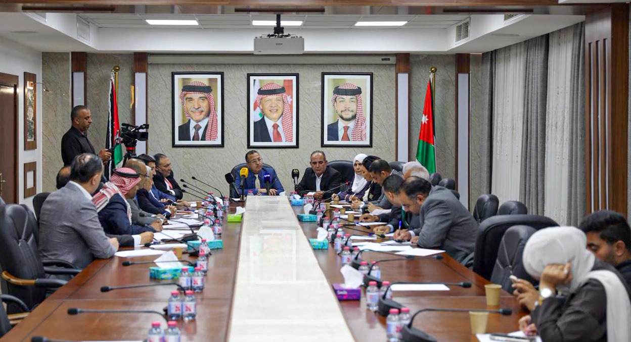الإدارية النيابية تبحث مع الأحزاب مسودة مشروع قانون الإدارة المحلية