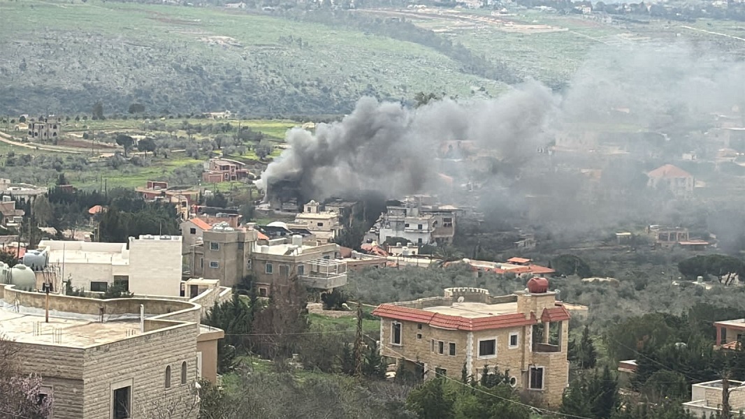 اسرائيل تستهدف منزلًا في جنوب لبنان 
