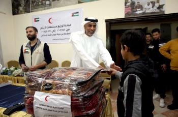 الهلال الأحمر الإماراتي يوزع كفالات الأيتام لنحو (4500) يتيم