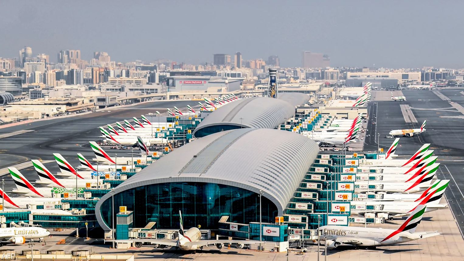 إصابة 4 أشخاص بعد حادث في مطار دبي الدولي