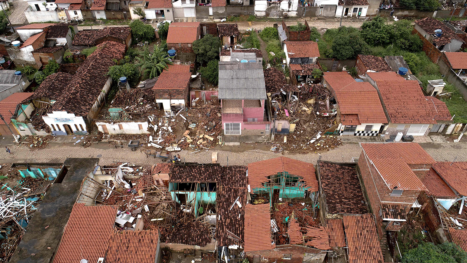 ارتفاع عدد قتلى الفيضانات في البرازيل إلى 126 وتجدد سقوط الأمطار