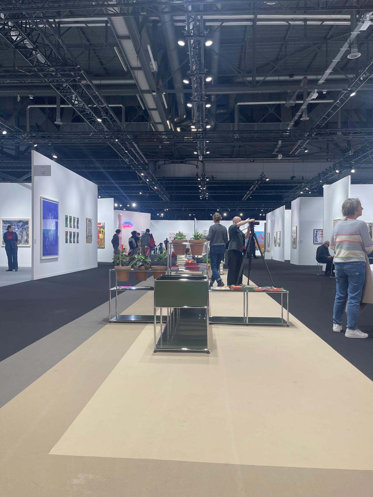 افتتاح معرض جنيف للفنون في قاعة بلاكسبوا شمال المدينة