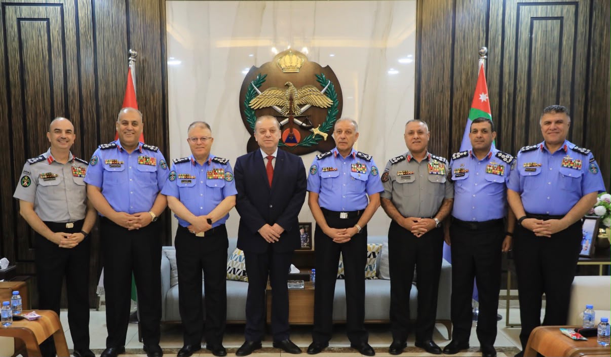 المعايطة يكرّم اللواء المتقاعد الدباس ويشيد بمسيرته في خدمة الوطن
