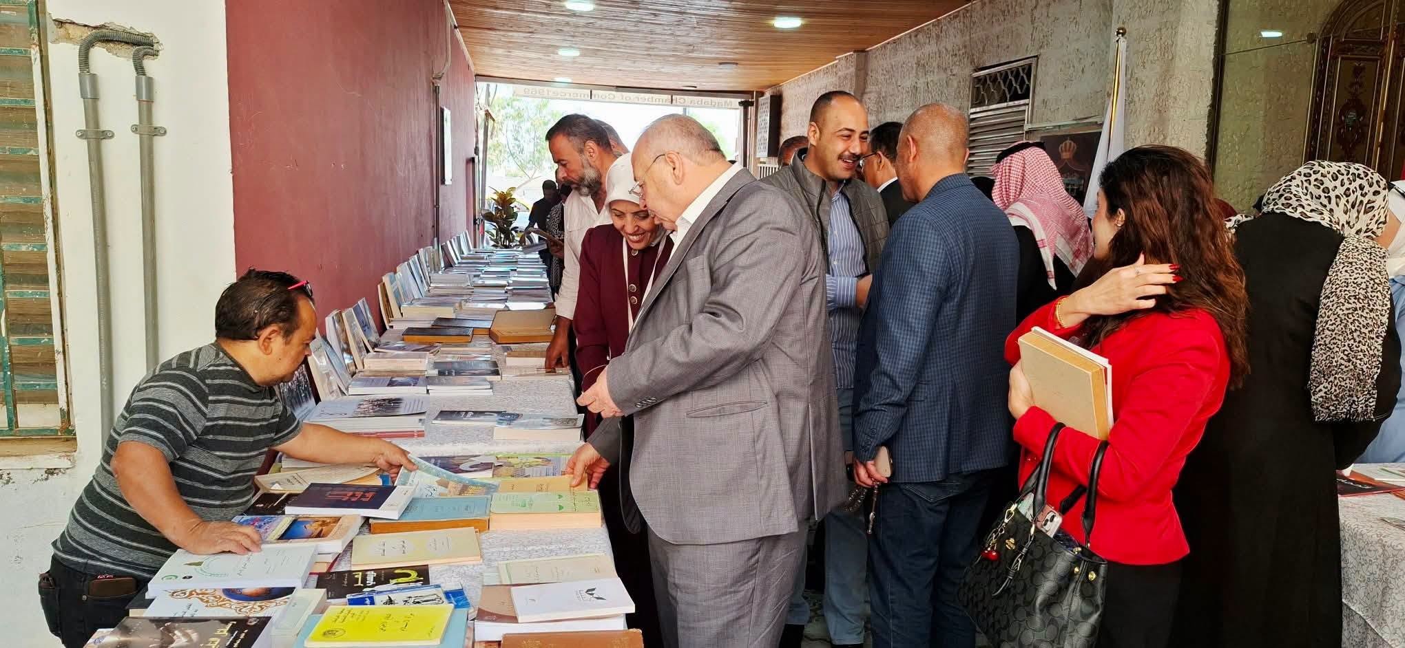 مديرية ثقافة مادبا تنظم معرضا للكتاب بالتعاون مع البلدية