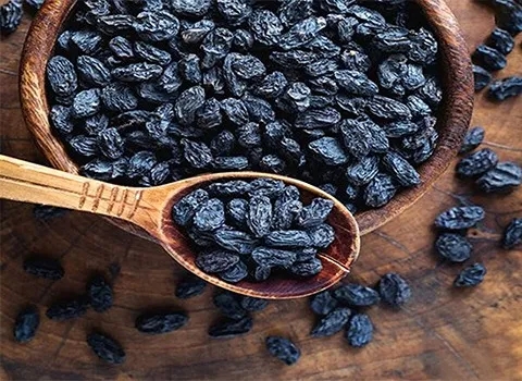 أحد أنواع التوت ..  ما أبرز فوائد الكشمش الأسود؟