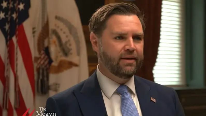 فانس: منع إيران من امتلاك السلاح النووي أولوية أميركية