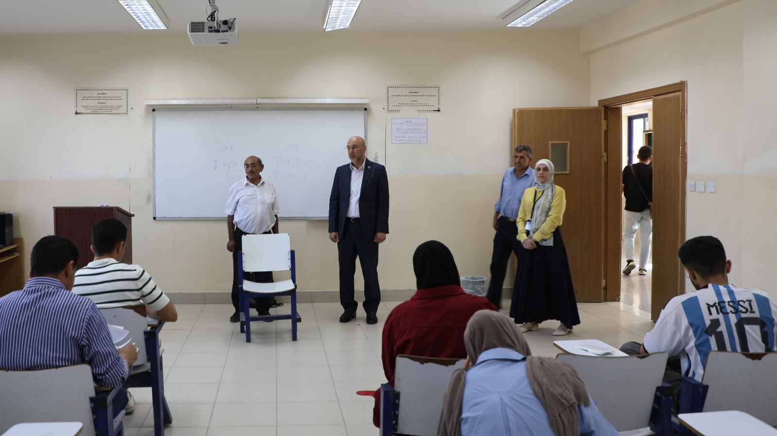 نائب رئيس جامعة الزرقاء يتفقد سير الامتحانات النهائية